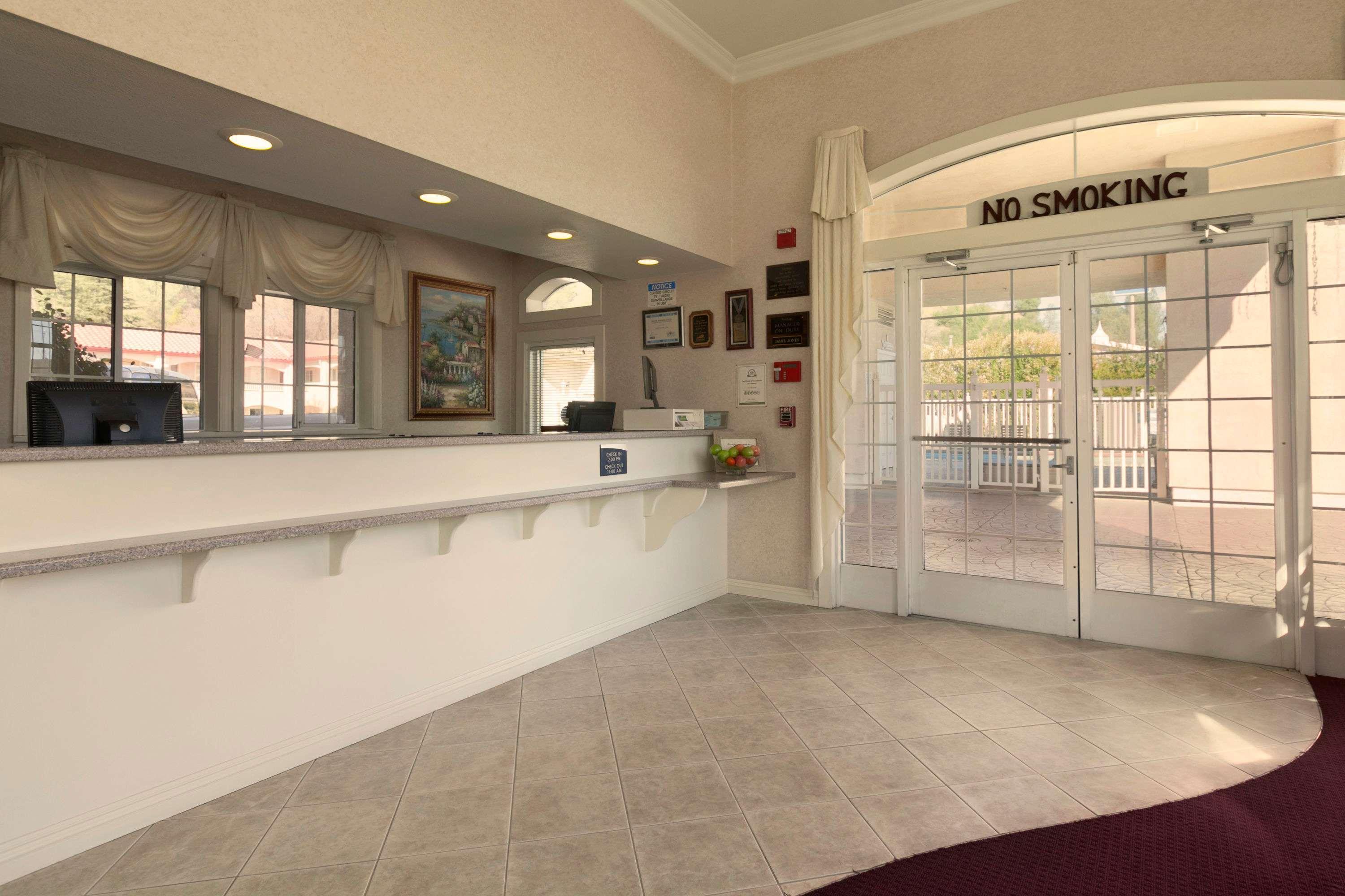 Travelodge By Wyndham Redding Ca Экстерьер фото