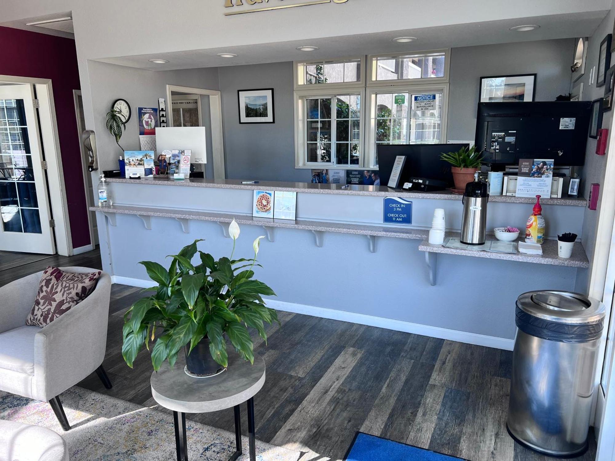 Travelodge By Wyndham Redding Ca Экстерьер фото